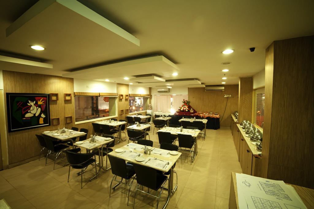 Hotel Sooriya Residency Madras Buitenkant foto