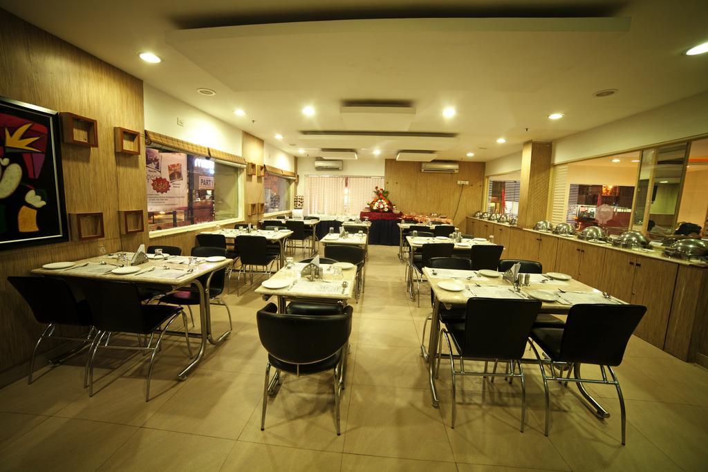 Hotel Sooriya Residency Madras Buitenkant foto