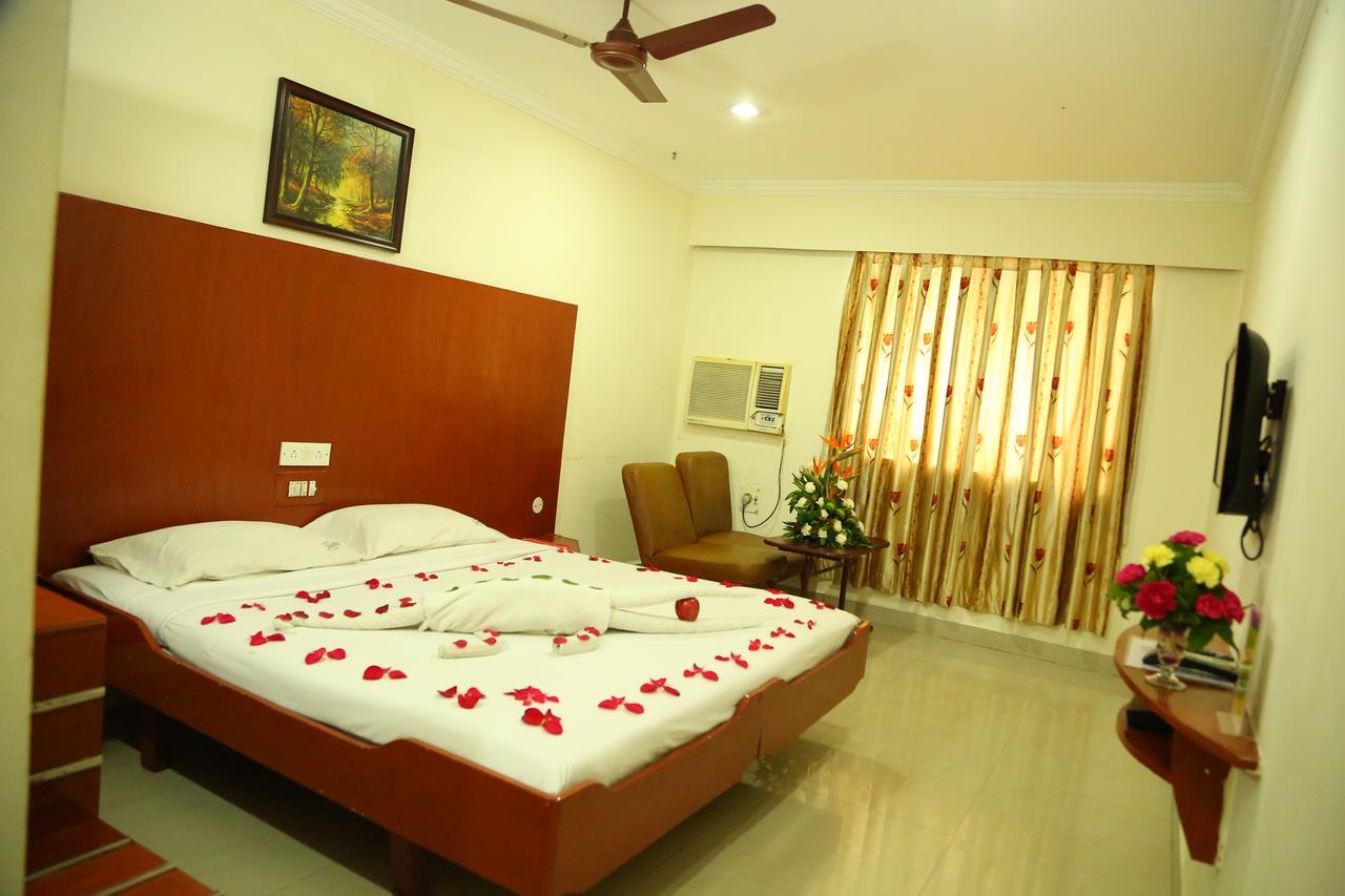 Hotel Sooriya Residency Madras Buitenkant foto
