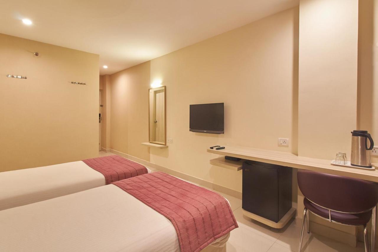 Hotel Sooriya Residency Madras Buitenkant foto